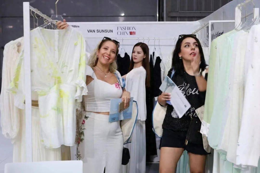 望睹、互换、共进时尚中邦Fashion China 展团用时尚链接天下(图11)